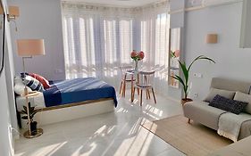 Elegant Studio With Pool And Seaview